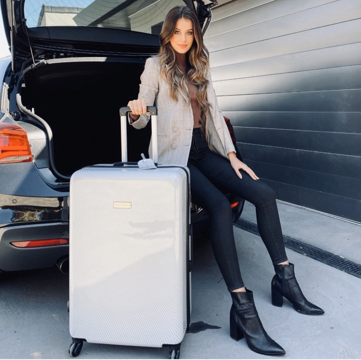 Carbon White Series Large Suitcase